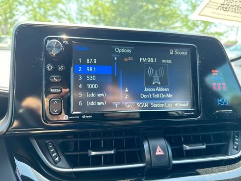 Used 2018 Toyota C-HR XLE FWD image 14