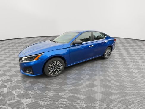 Used 2025 Nissan Altima 2.5 SV AWD/4WD image 4