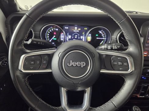 Used 2022 Jeep Wrangler Unlimited Sahara AWD/4WD image 18