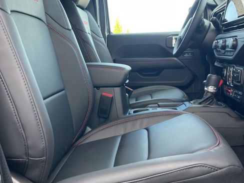 New 2025 Jeep Gladiator Rubicon image 9