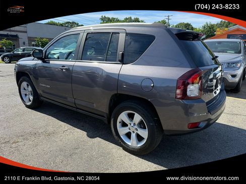 Used 2017 Jeep Compass Latitude AWD/4WD image 5