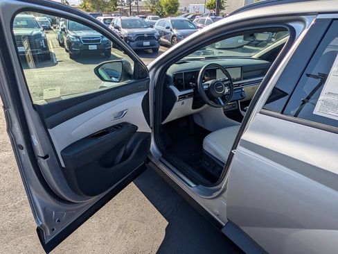 Certified 2025 Hyundai Tucson Limited AWD/4WD image 38