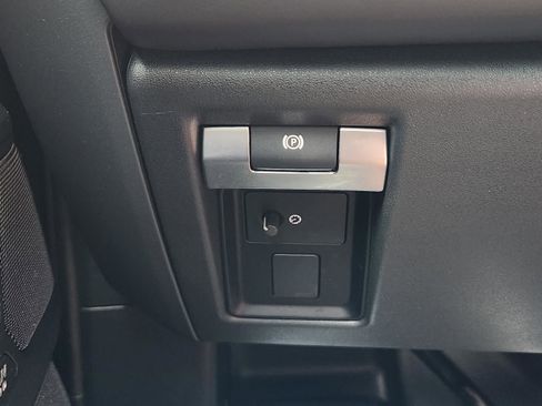 Certified 2025 Land Rover Defender 110 X-Dynamic SE AWD/4WD image 21