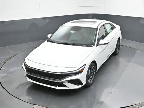 New 2026 Hyundai Elantra Limited FWD image 17