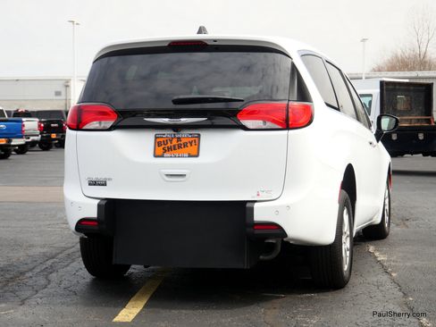 New 2026 Chrysler Voyager LX FWD image 28