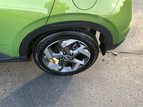 Used 2023 Hyundai Venue SEL image 30