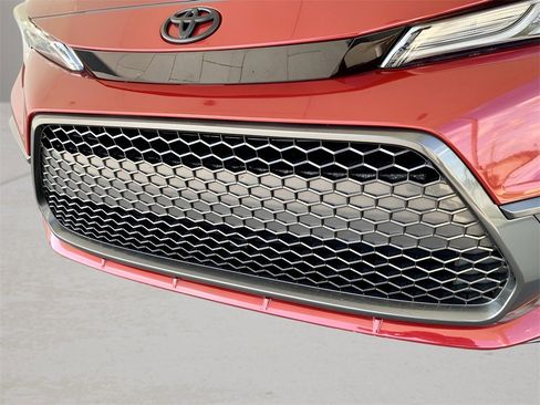 Used 2022 Toyota Corolla SE image 2