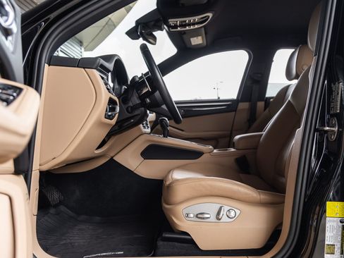 Certified 2024 Porsche Macan AWD/4WD image 23