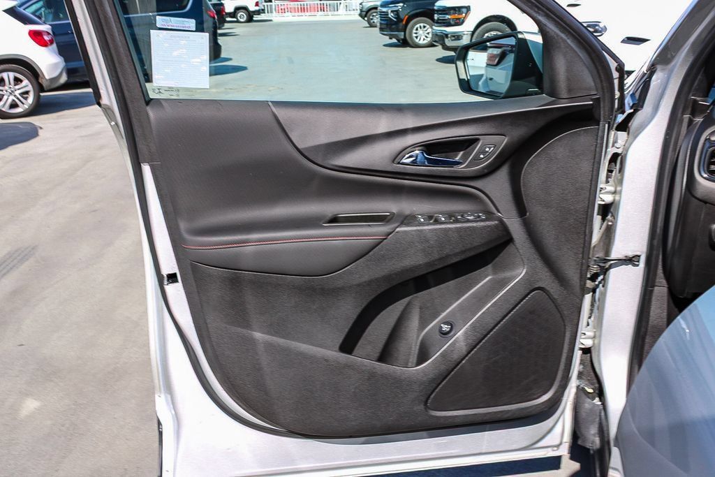 Used 2022 Chevrolet Equinox RS FWD image 22