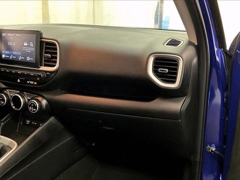 Used 2024 Hyundai Venue SEL image 15