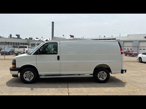 Used 2025 GMC Savana 2500 w/ Driver Convenience Package RWD image 3