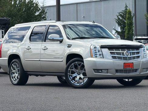 Used 2013 Cadillac Escalade ESV Platinum AWD/4WD image 2