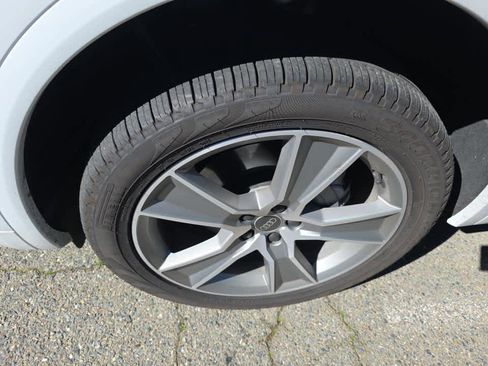 Used 2025 Audi Q5 2.0T Premium w/ Convenience Plus Package image 9