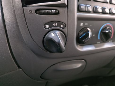 Used 2001 Ford F150 XLT image 41