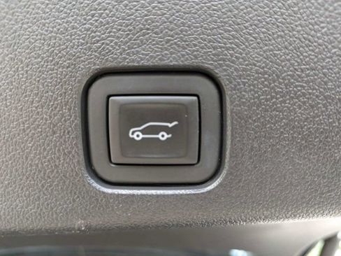 Used 2024 Chevrolet Traverse Z71 AWD/4WD image 13