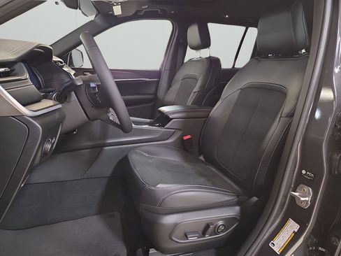 New 2026 Jeep Grand Cherokee Altitude AWD/4WD image 9