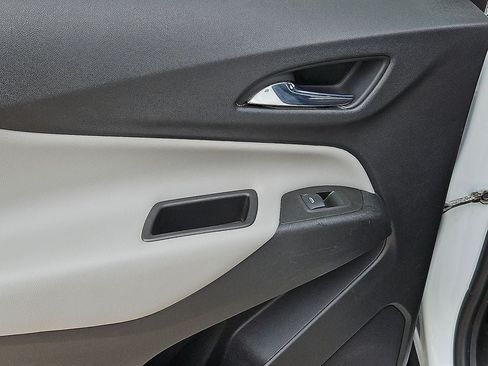 Used 2021 Chevrolet Equinox LS w/ LS Convenience Package FWD image 16
