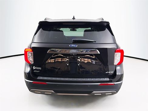 Used 2022 Ford Explorer XLT w/ Equipment Group 202A image 6