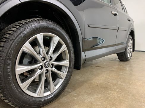 Used 2017 Toyota RAV4 Limited image 2