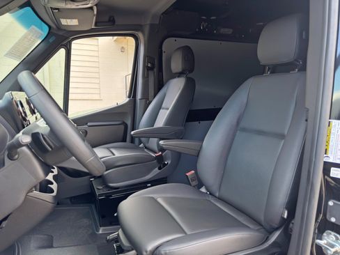 Used 2026 Mercedes-Benz Sprinter 2500 image 32