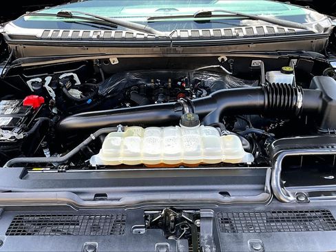Used 2023 Ford Expedition XLT RWD image 32