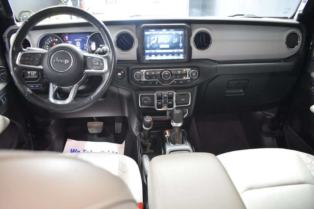 Used 2022 Jeep Wrangler Unlimited Sahara AWD/4WD image 13