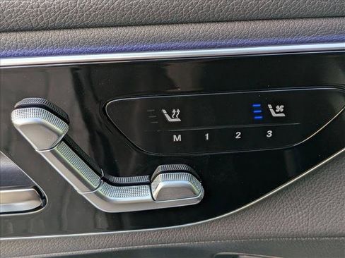 Used 2025 Mercedes-Benz GLC 300 image 17