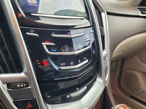 Used 2015 Cadillac SRX Luxury w/ Trailering Package image 17