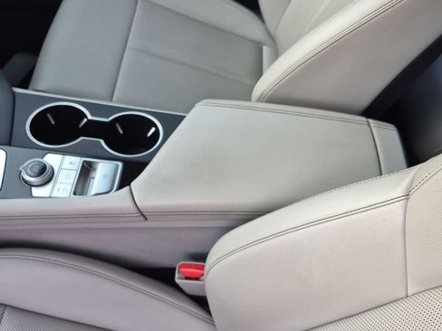 Used 2019 Genesis G70 2.0T Advanced RWD image 20