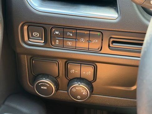 Used 2022 Chevrolet Suburban RST w/ Luxury Package RWD image 35