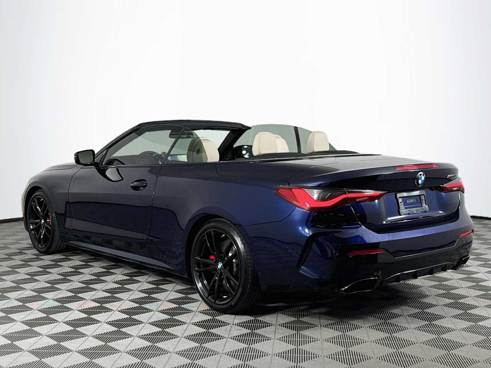 Used 2024 BMW M440i Convertible w/ Premium Package RWD image 7