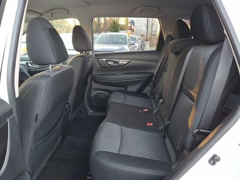 Used 2020 Nissan Rogue SV image 10