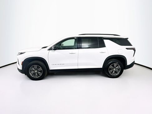 Used 2025 Chevrolet Traverse LT FWD image 4