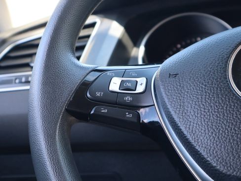 Used 2020 Volkswagen Tiguan S image 15