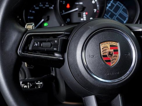 Certified 2025 Porsche Macan AWD/4WD image 20
