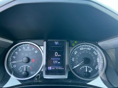 Used 2016 Toyota Tacoma Limited w/ Towing Package AWD/4WD image 16