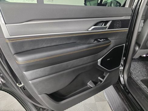 New 2026 Jeep Grand Wagoneer 4WD image 38