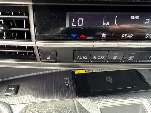 Used 2021 Toyota Sienna XSE w/ XSE Plus Package AWD/4WD image 20