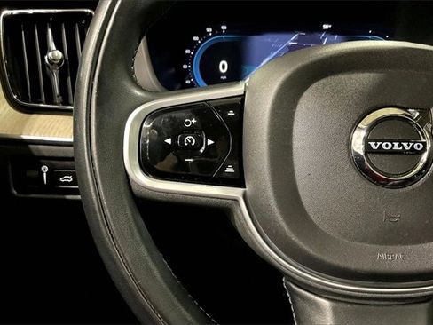 Certified 2022 Volvo XC60 T8 Inscription w/ Advanced Package image 18