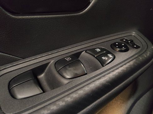Used 2025 Nissan Versa S FWD image 27