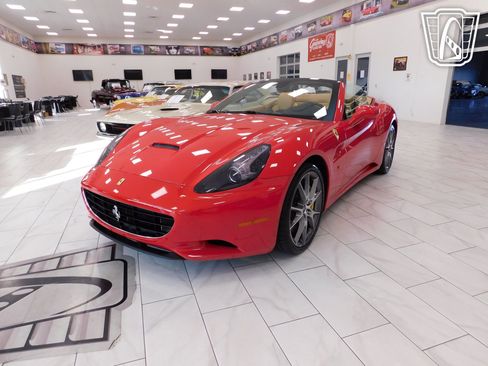 Used 2009 Ferrari California RWD image 36