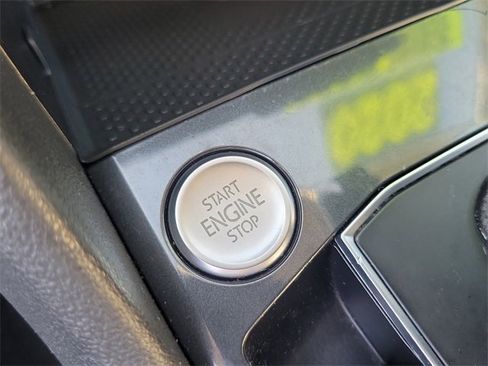 Used 2020 Volkswagen Tiguan SEL image 29