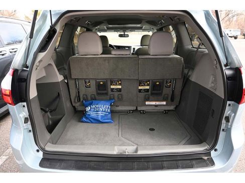 Used 2015 Toyota Sienna image 25