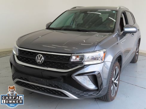 Used 2024 Volkswagen Taos SE image 9