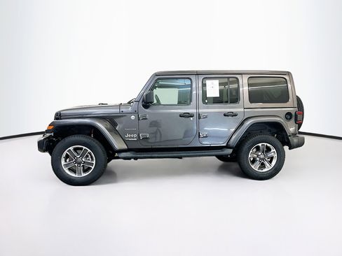 Used 2018 Jeep Wrangler Unlimited Sahara AWD/4WD image 4