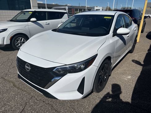 Used 2025 Nissan Sentra SV w/ All-Weather Package FWD image 2