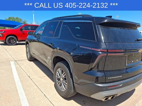Used 2025 Chevrolet Traverse LT FWD image 23