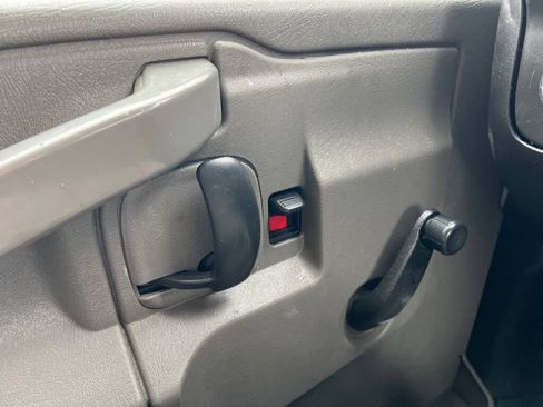 Used 2017 Chevrolet Express 3500 image 24