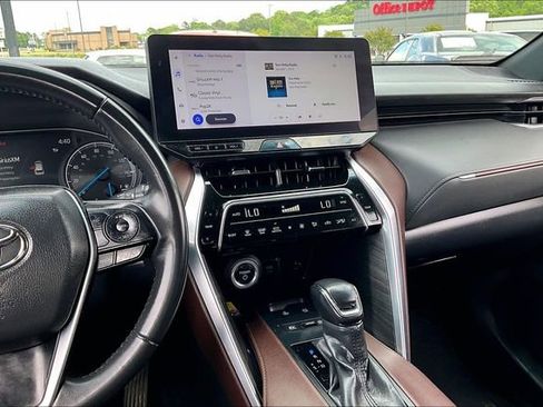 Used 2023 Toyota Venza XLE AWD/4WD image 9
