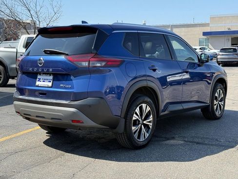 Used 2021 Nissan Rogue SV w/ Premium Package image 3